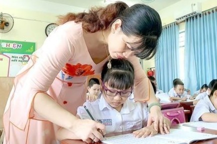 Bo GD&DT: Khong phat sinh them so sach gay qua tai cho giao vien hinh anh