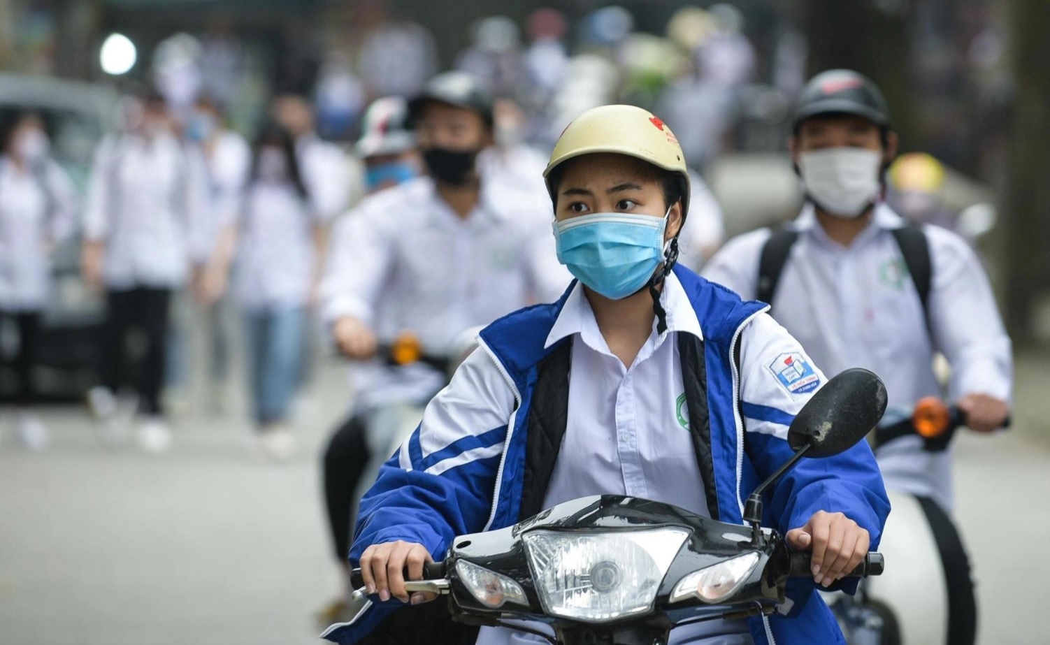 hoc sinh lop 9 va 12 khong di khoi dia phuong anh 1