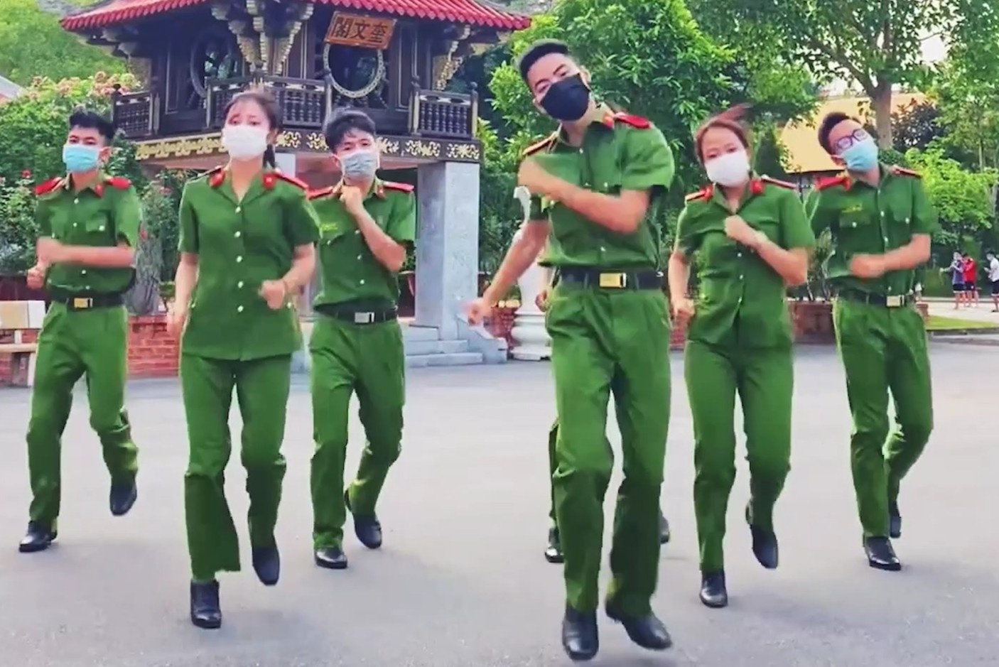 Clip 'Toi di bau cu' cua sinh vien Hoc vien Canh sat nhan dan hinh anh