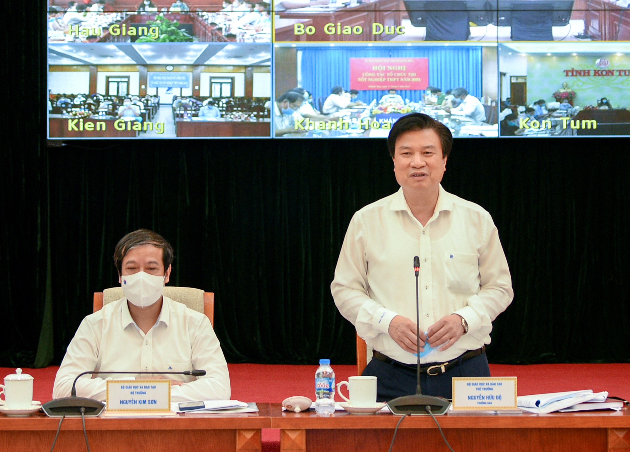 to chuc thi tot nghiep THPT dung lich anh 1