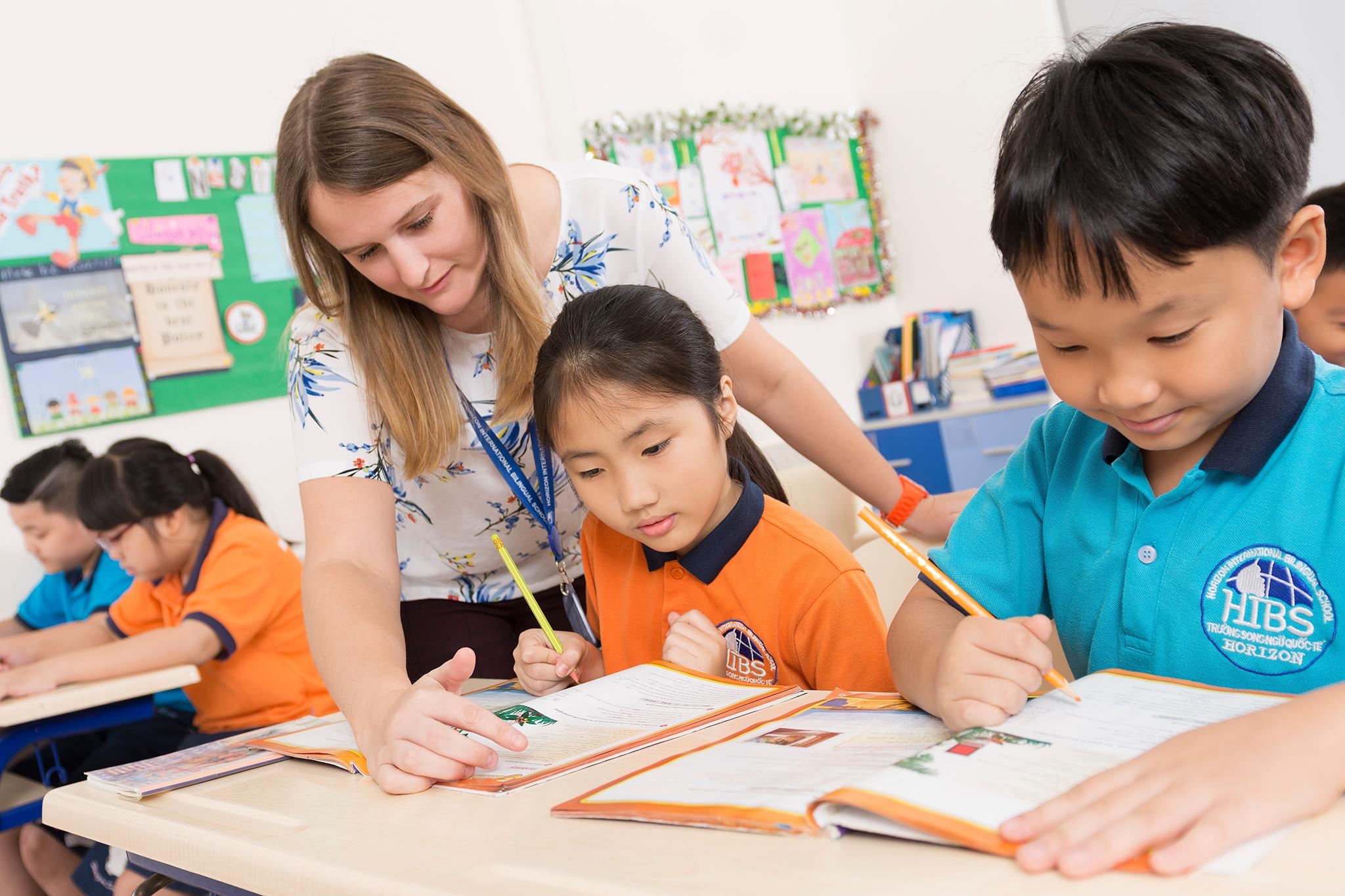 truong quoc te o Ha Noi tang hoc phi anh 7