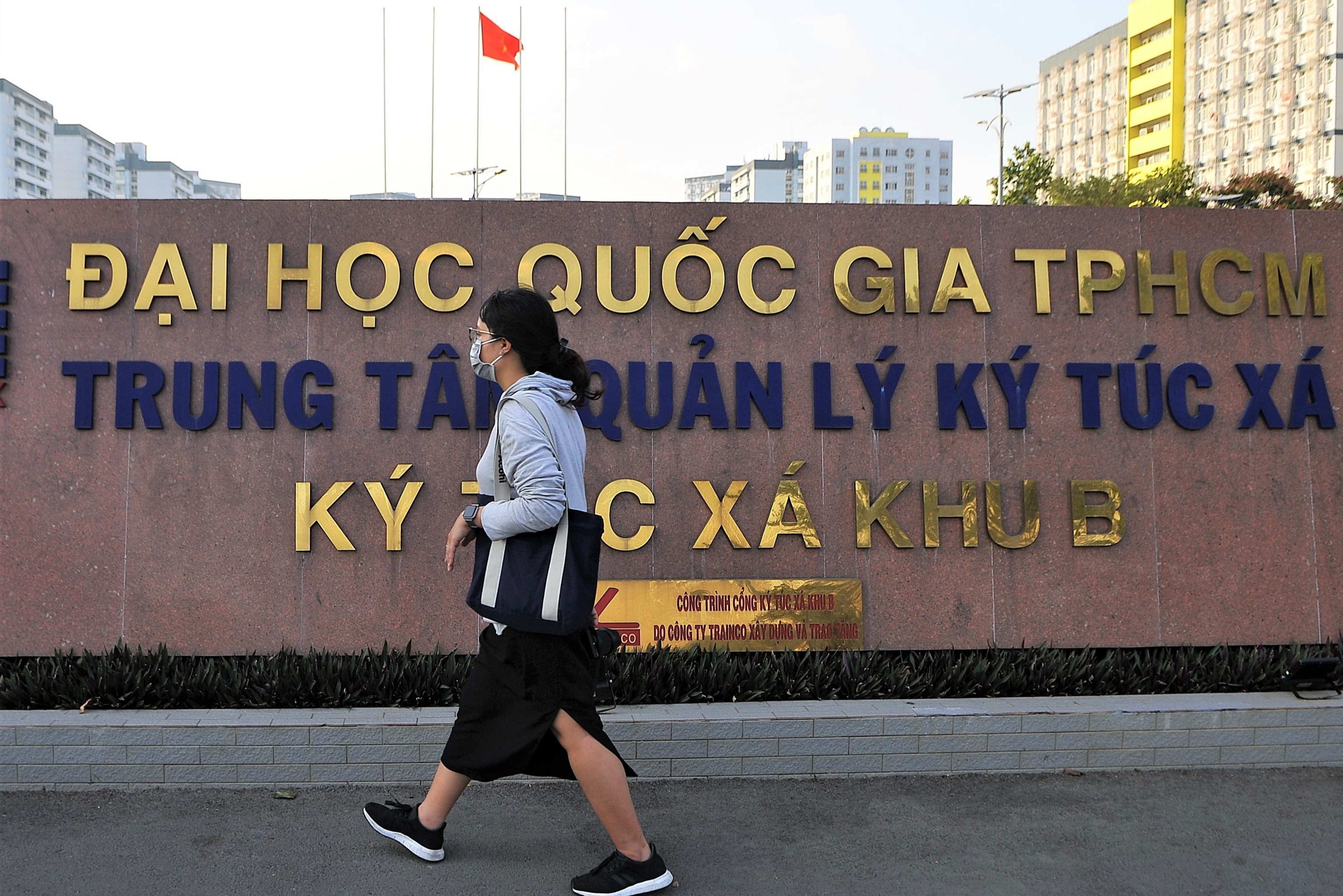 Bay ky tuc xa o TP.HCM thanh khu cach ly tap trung hinh anh