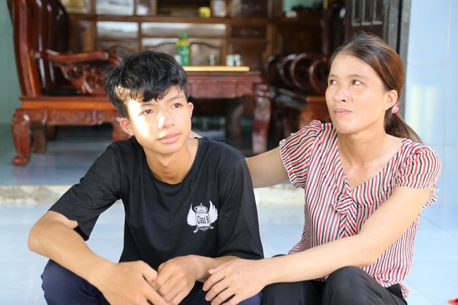 Nam sinh lop 10 cuu 2 ban nho anh 2