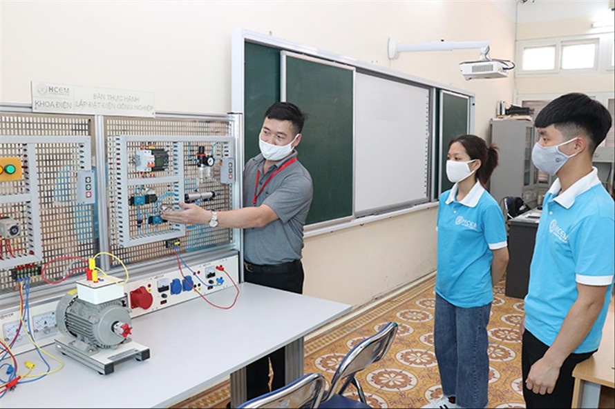 giảng viên trường nghề ảnh 1 giang vien truong nghe anh 1
