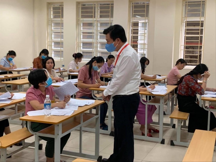 Thi tot nghiep THPT 2021 anh 1