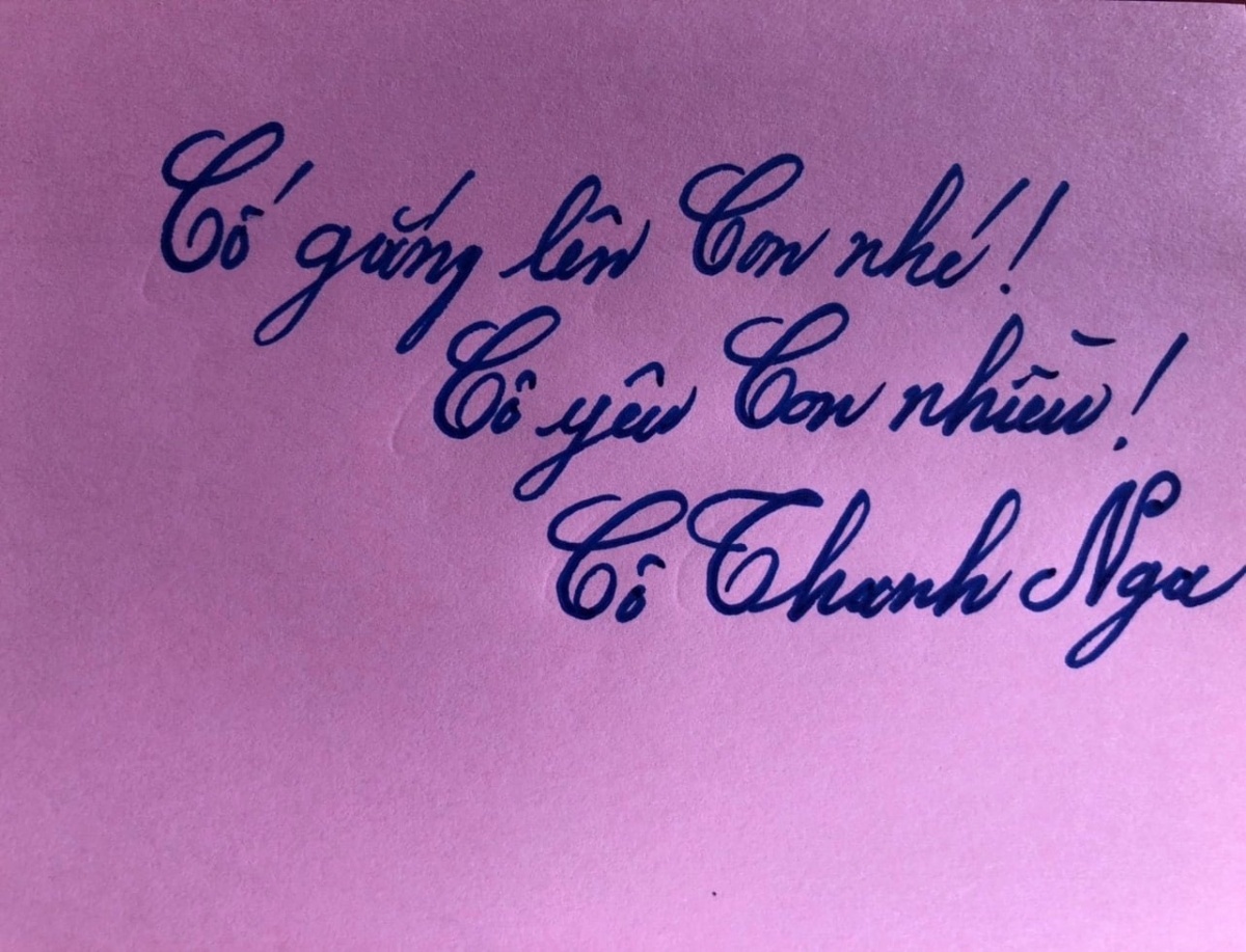 mang sach vao phong cach ly anh 2