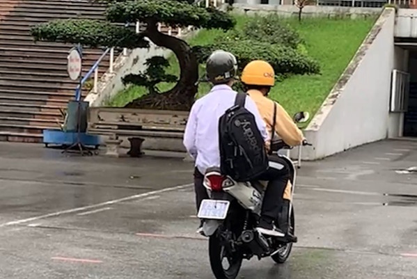 Thi sinh den nham diem thi lop 10 o Ha Noi hinh anh