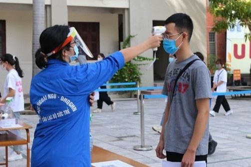 Thuc hu de Toan cua truong THPT chuyen Ngoai ngu bi in thieu hinh anh
