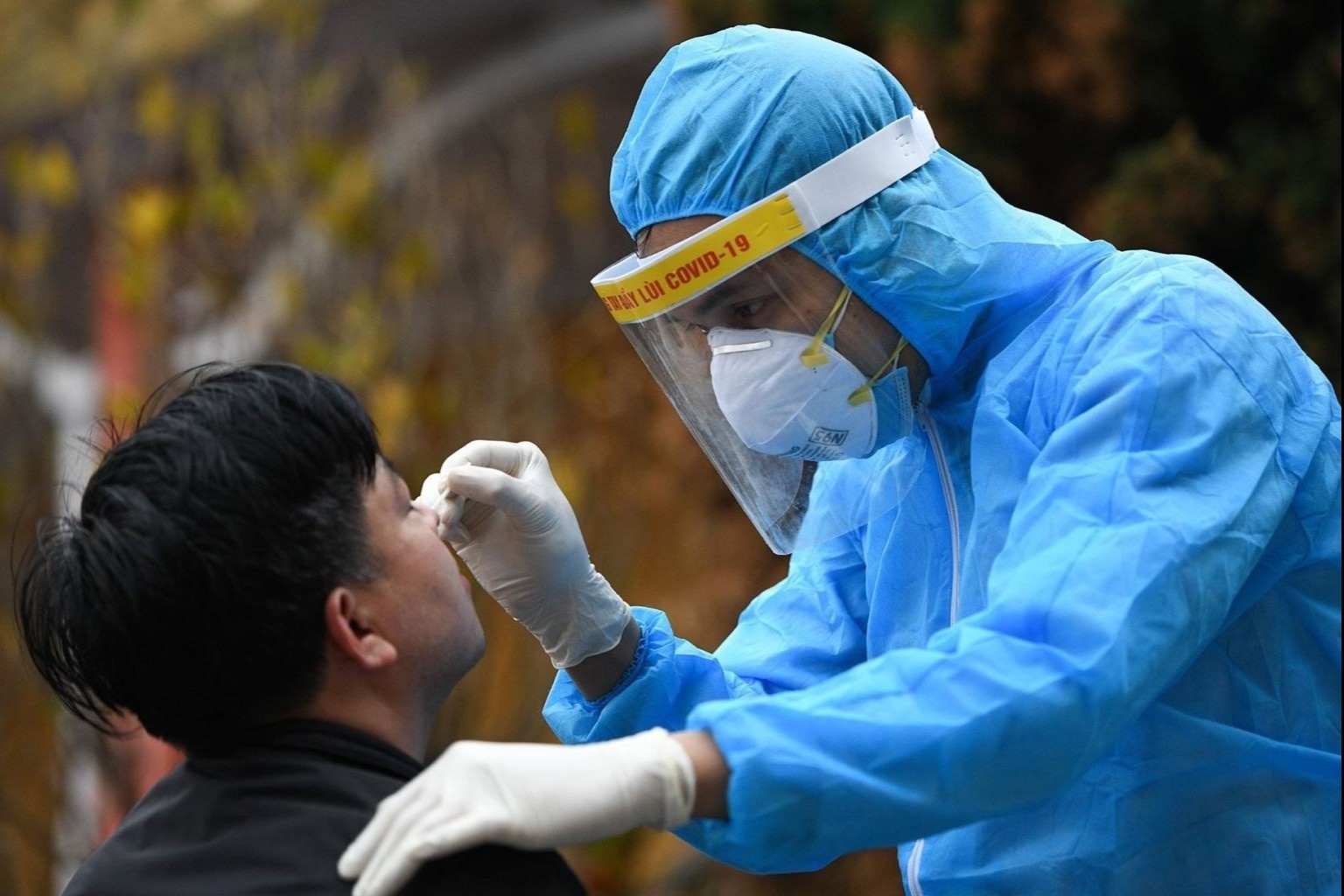 TP.HCM chuan bi tiem vaccine phong Covid-19 cho giao vien hinh anh