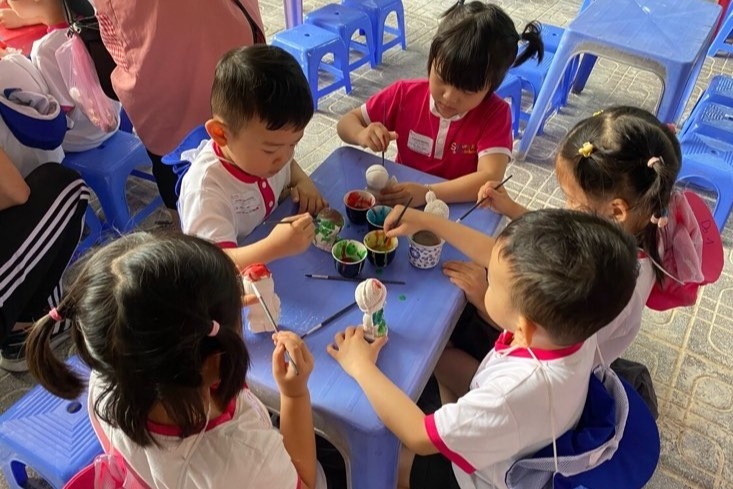 Danh 2 nam tim truong 'hoc binh thuong, choi chu yeu' de con vao lop 1 hinh anh