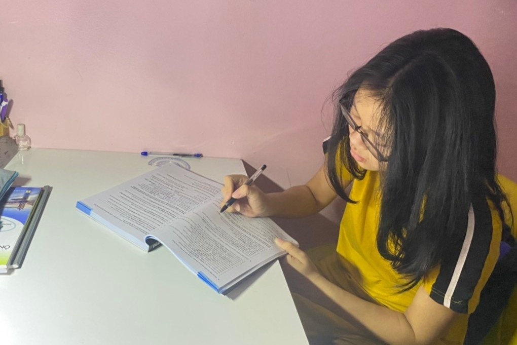 Me di chong dich Covid-19, con dat diem cao trong ky thi lop 10 hinh anh