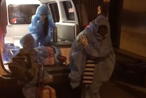 Nhung dua tre o TP.HCM di cach ly tap trung luc 0h hinh anh