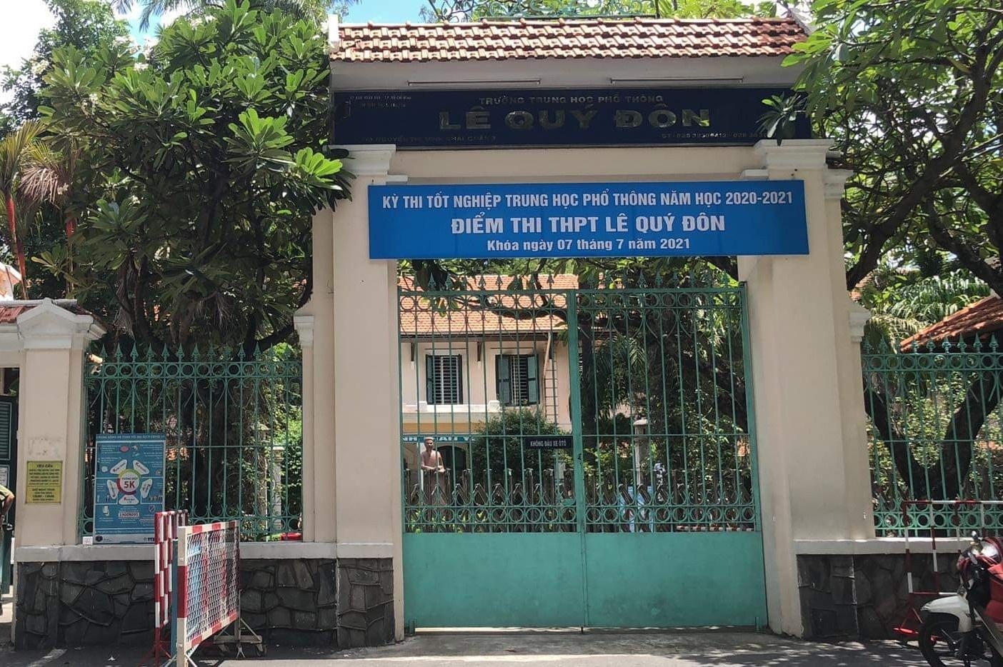 Mot thi sinh o TP.HCM ngat xiu, test nhanh duong tinh voi nCoV hinh anh