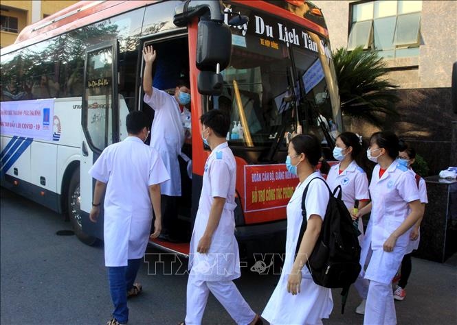 sinh vien truong y di chong dich,  sinh vien di chong dich,  sinh vien chong dich anh 1