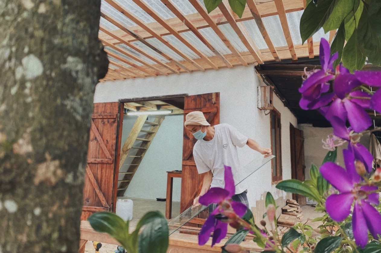 Nghi hoc vi dich, nam sinh bien nha cu thanh khong gian tho mong hinh anh