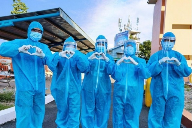 Tinh nguyen vien viet thu xin tiep tuc ho tro tuyen dau chong dich hinh anh