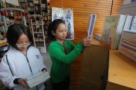 Gap kho khi phat hanh SGK lop 2, 6 hinh anh