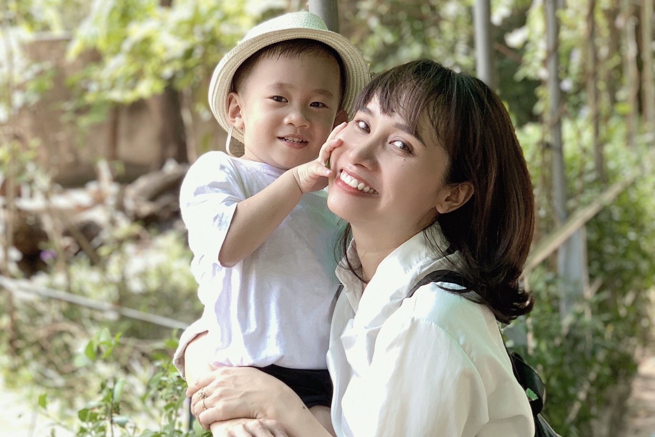 Nguoi me o TP.HCM xa con hon 2 thang vi dich Covid-19 hinh anh