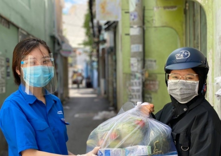 Sinh vien mac ket o TP.HCM nho nha, thieu rau xanh hinh anh