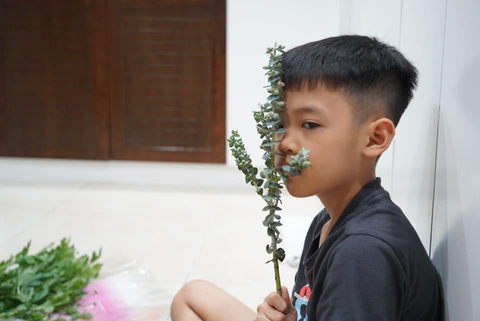 Hai thang ruoi o nha vi dich Covid-19 anh 6