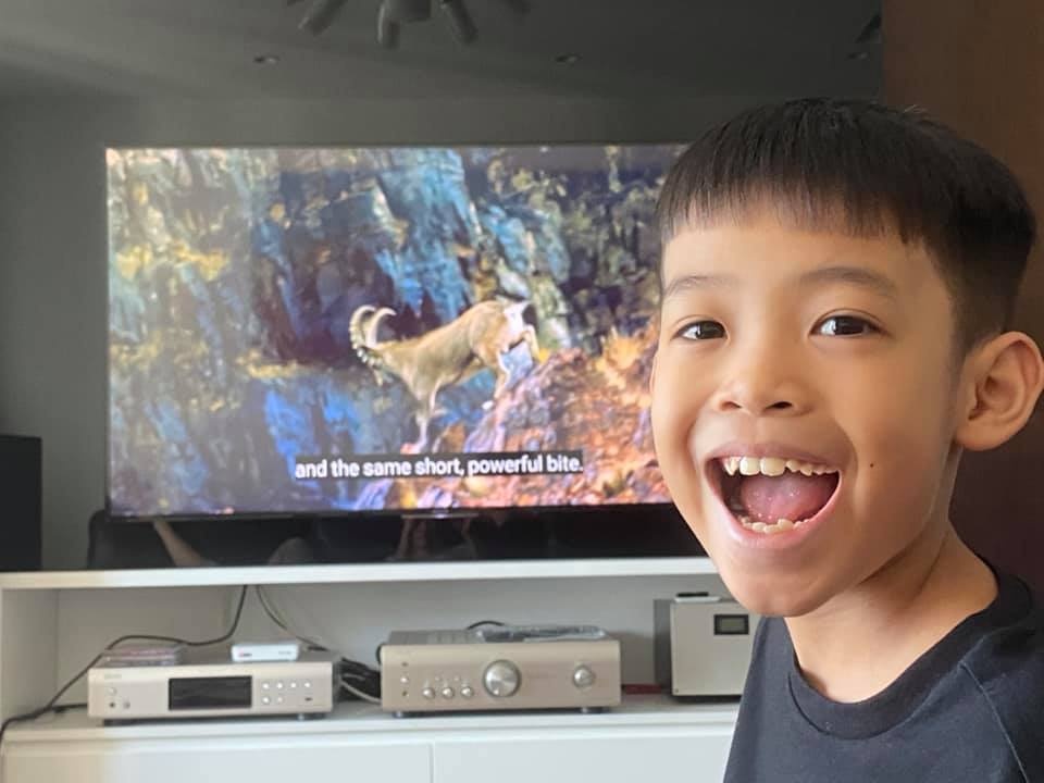 Hai thang ruoi o nha vi dich Covid-19 anh 2