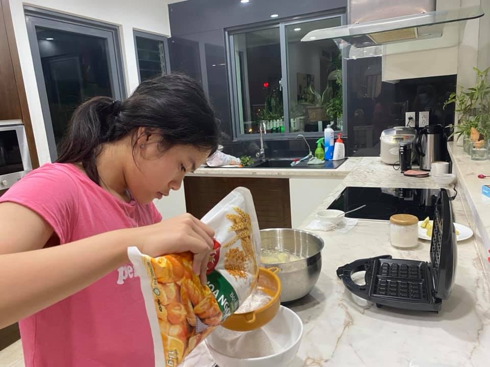 Hai thang ruoi o nha vi dich Covid-19 anh 7