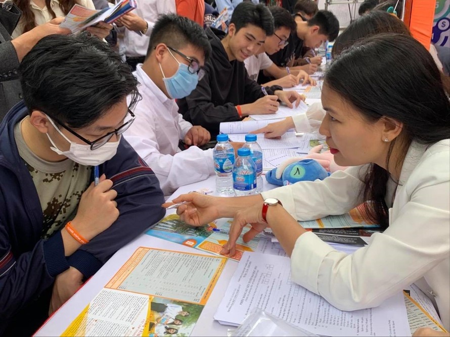 nganh nao dang hut thi sinh anh 1