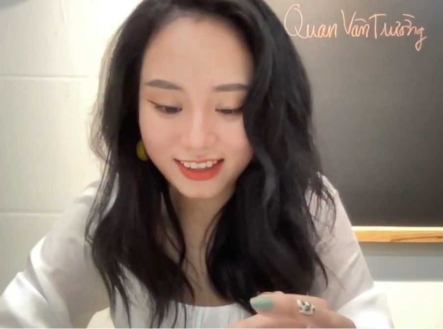 Co gai livestrem giai de Vat ly thu hut 1,6 trieu luot xem hinh anh
