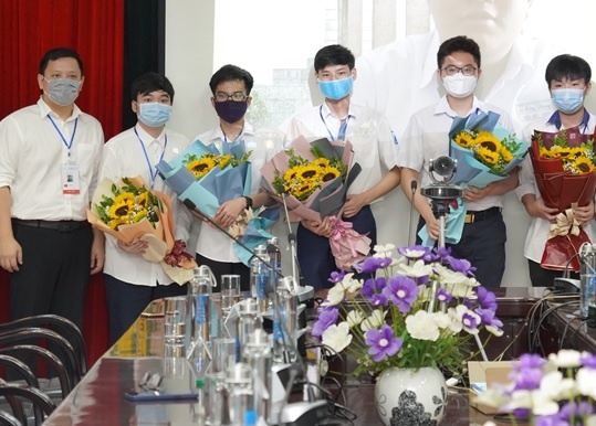 Mot hoc sinh Viet Nam gianh huy chuong vang Olympic Toan quoc te hinh anh