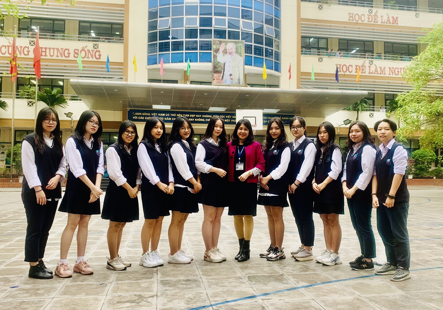 29 hoc sinh mot lop trung tuyen dai hoc anh 11