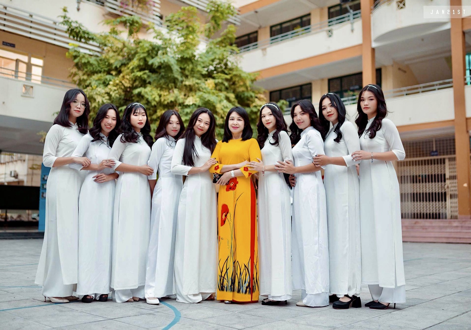 29 hoc sinh mot lop trung tuyen dai hoc anh 6