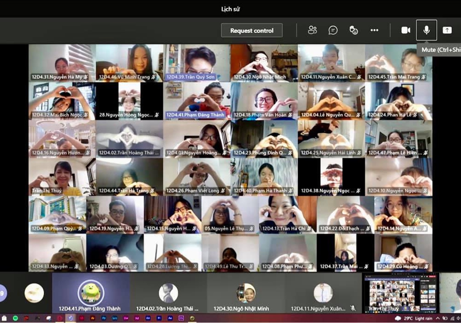 29 hoc sinh mot lop trung tuyen dai hoc anh 1