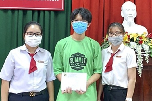 Nam sinh ban tra sua tro thanh thu khoa tot nghiep cua tinh Khanh Hoa hinh anh