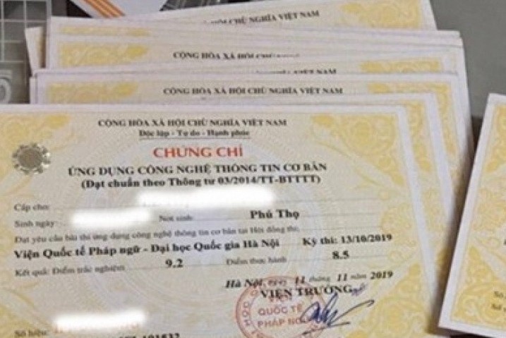 Cat giam van bang, chung chi: Giam tieu cuc cho xa hoi hinh anh