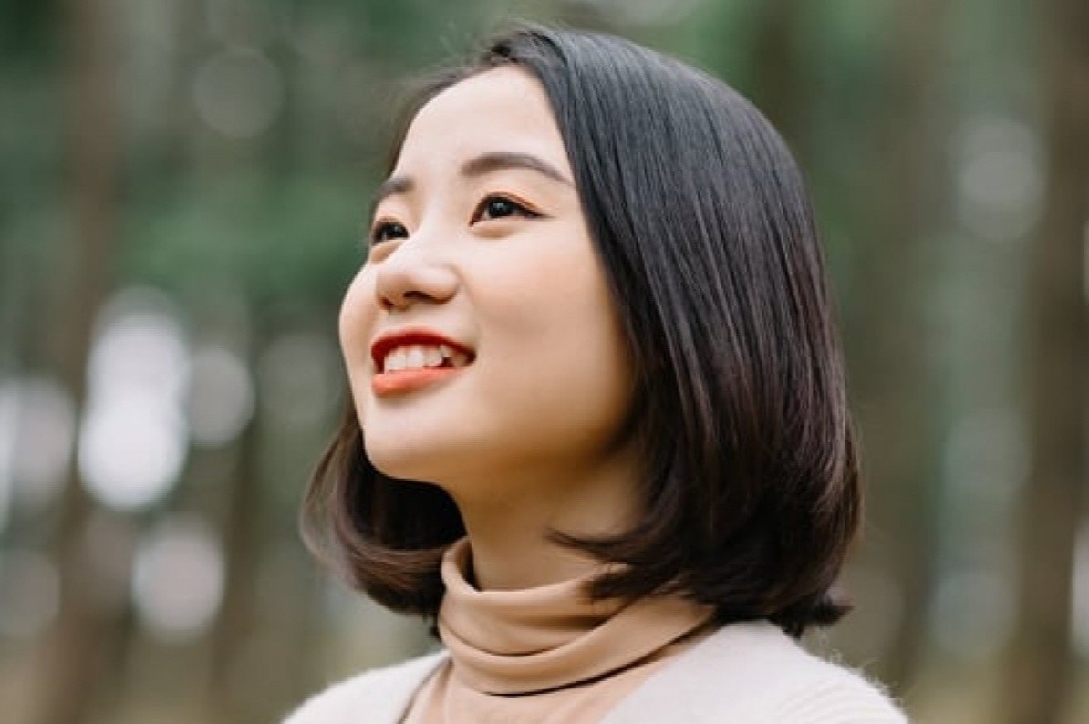 Nu thu khoa khoi D07 su dung mang xa hoi 3-4 tieng/ngay hinh anh