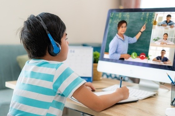 Phu huynh lo ngai khi truong tu cho tre hoc online tu dau thang 8 hinh anh
