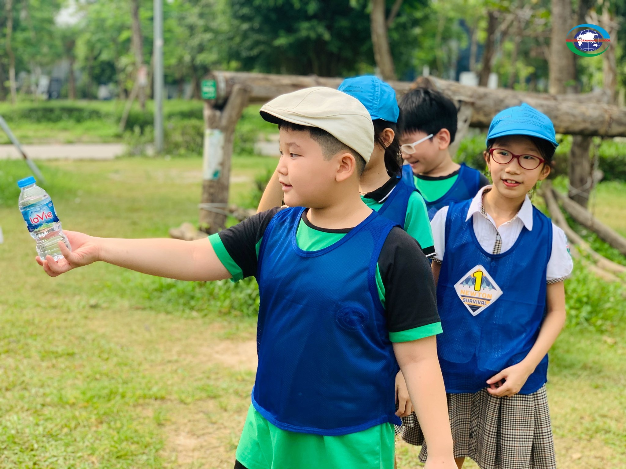 Hoc phi nam hoc 2021-2022 cua cac truong tieu hoc tu thuc anh 4