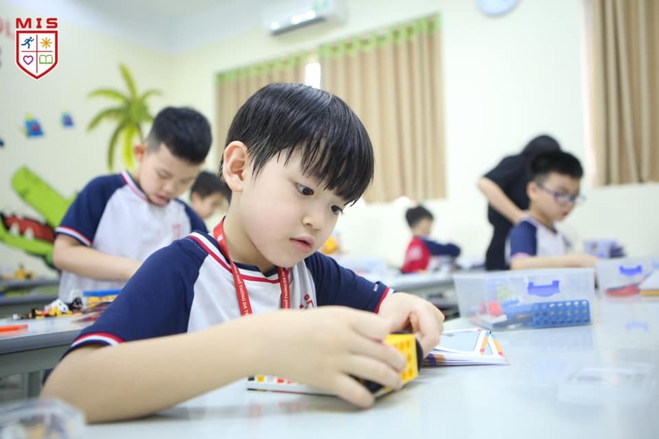 Hoc phi nam hoc 2021-2022 cua cac truong tieu hoc tu thuc anh 5