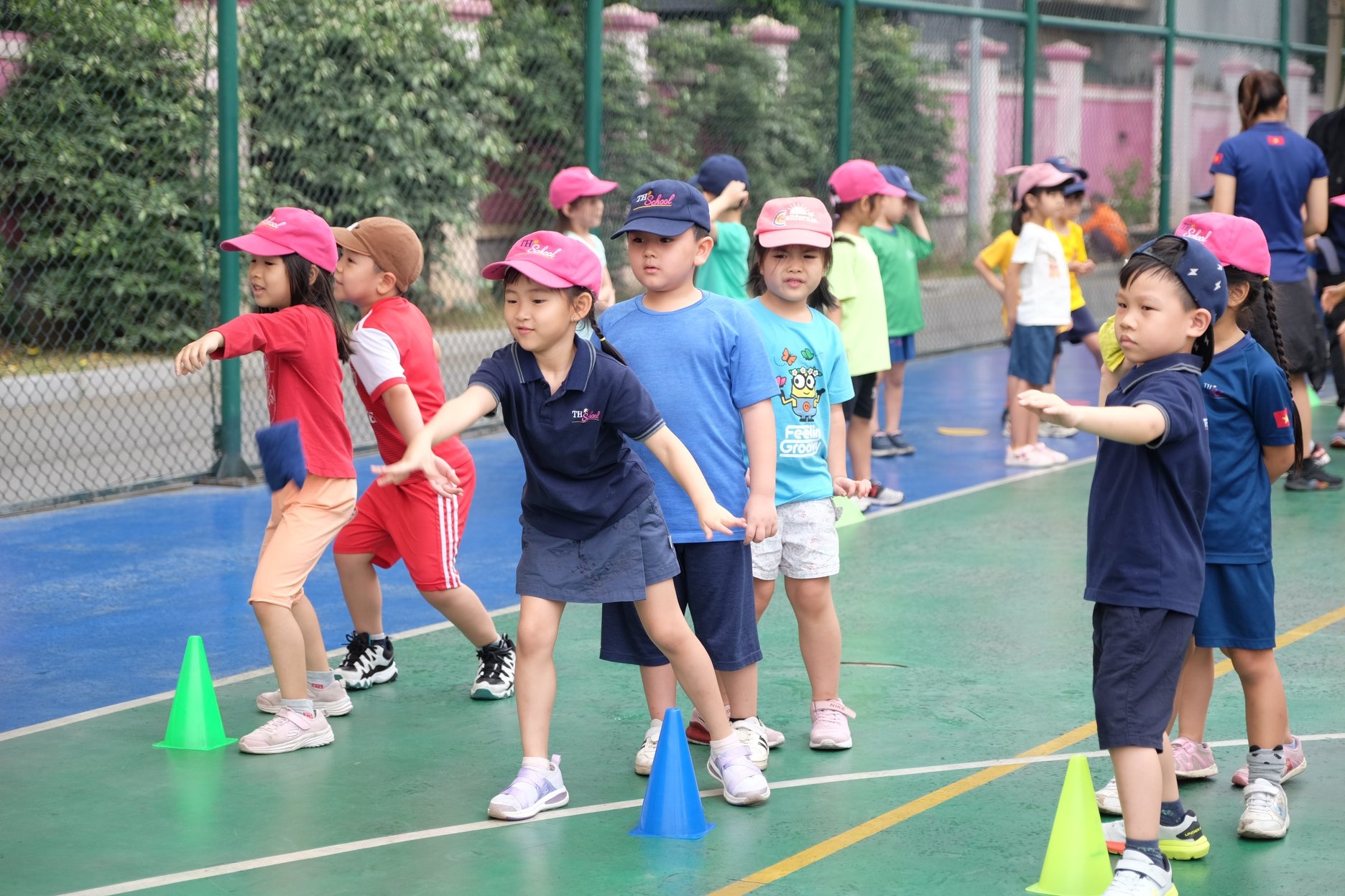 Hoc phi nam hoc 2021-2022 cua cac truong tieu hoc tu thuc anh 7