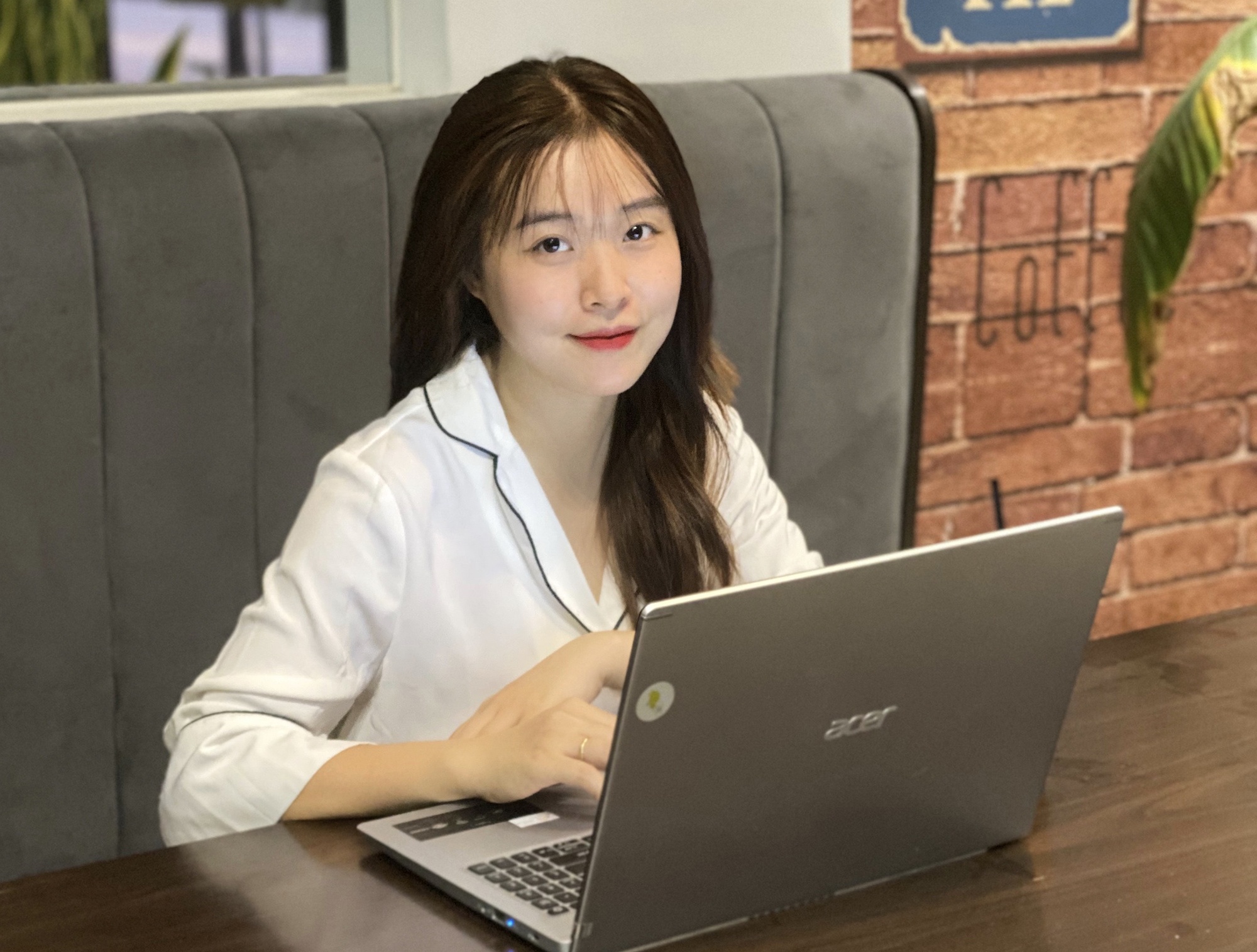 Cô giáo tiểu học kinh doanh thêm ảnh 3 Co giao tieu hoc kinh doanh them anh 3