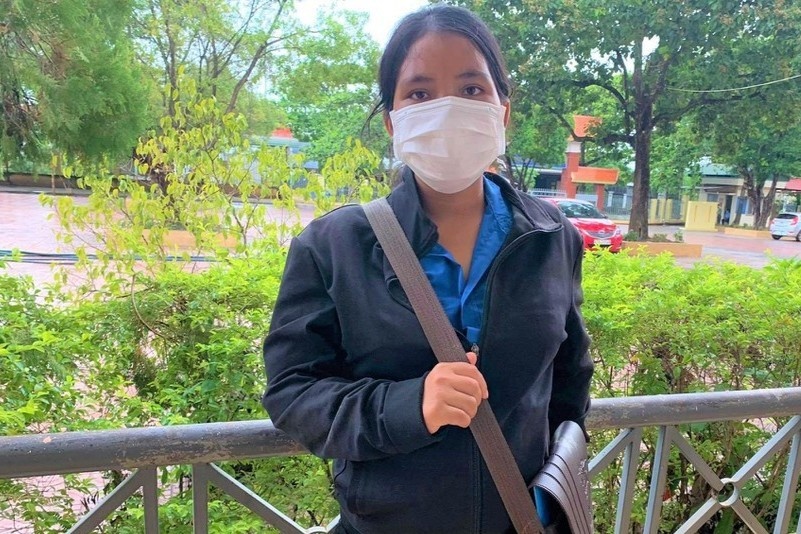 Nu thi sinh mang bau vuot hon 100 km thi tot nghiep, mong lam co giao hinh anh