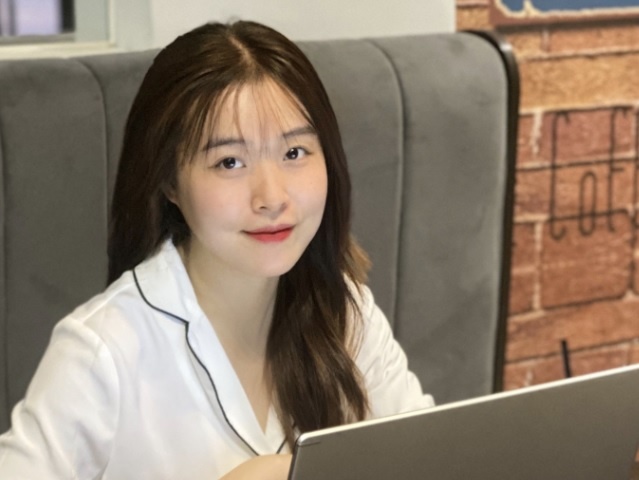 Co giao tieu hoc ban hang online, xoay xo cuoc song vi dich Covid-19 hinh anh