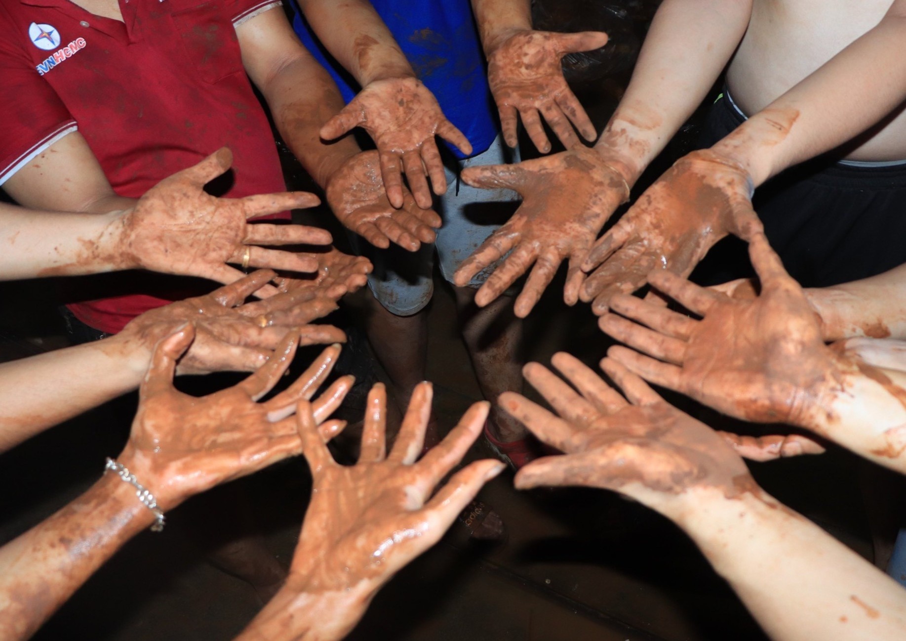 Sinh vien o lai TP.HCM ho tro chong dich anh 6