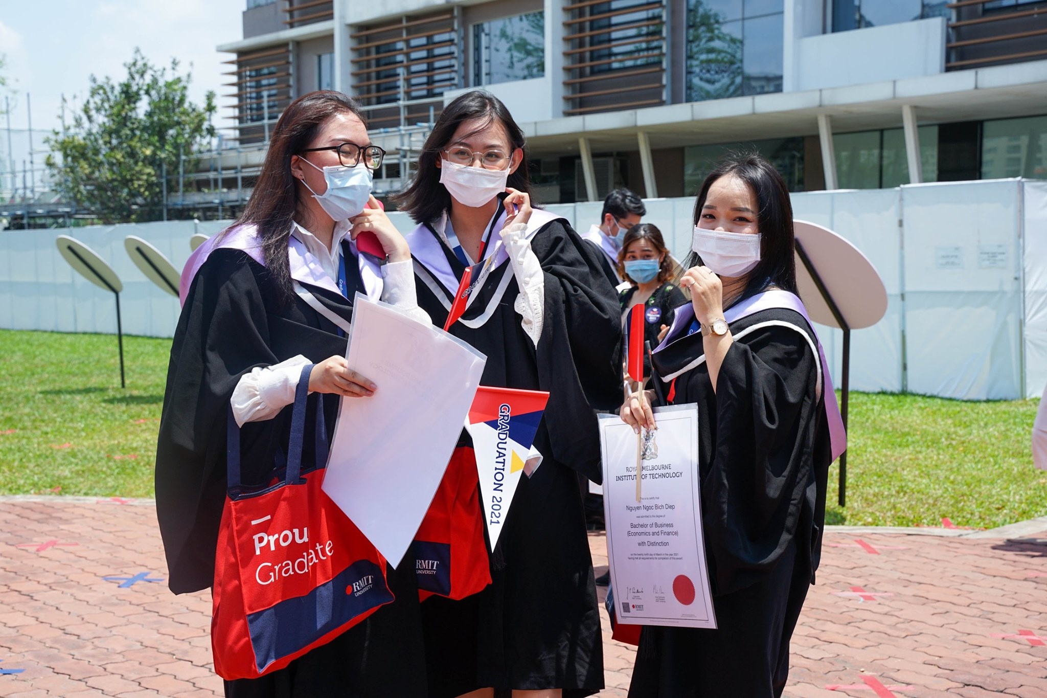 bat ngo khi nhan yeu cau giam hoc phi anh 2