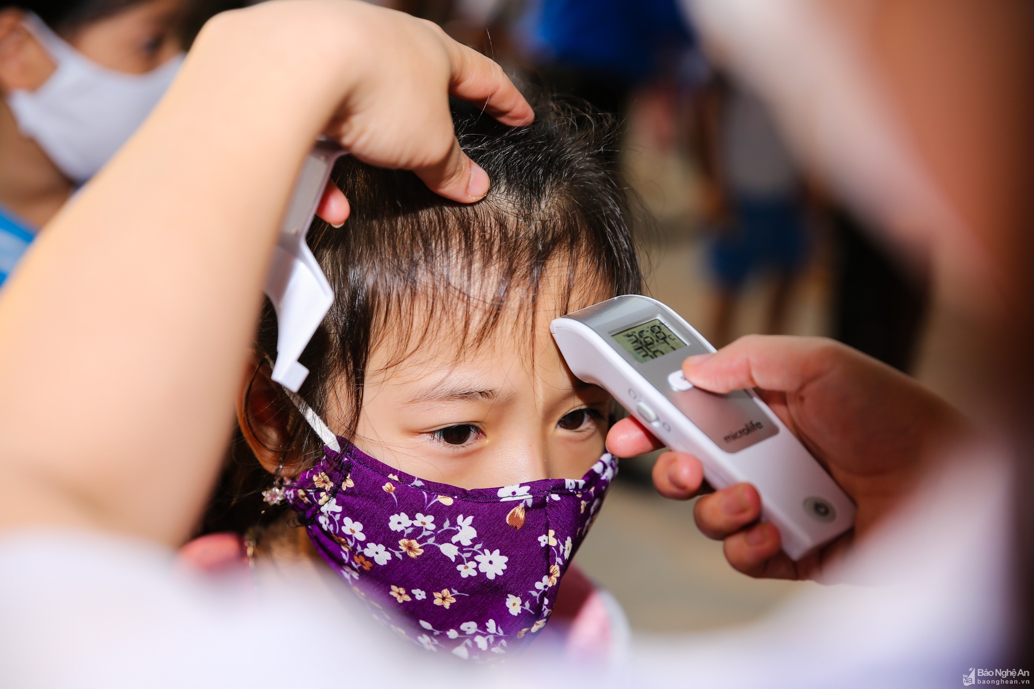 tiep nhan tre tu vung dich tro ve nhap hoc anh 2