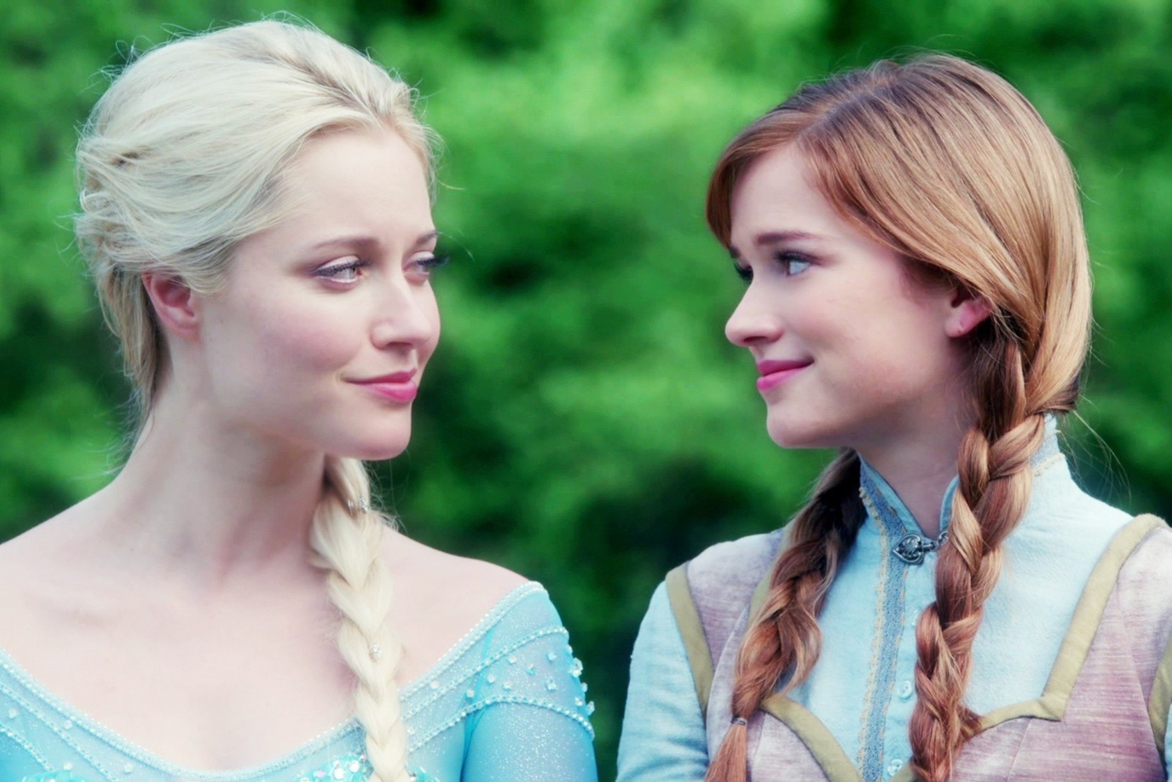 Cau do tinh tuoi hai chi em hinh anh