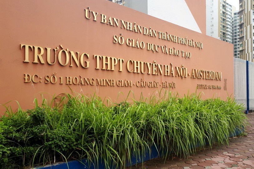 Truong THPT chuyen Ha Noi - Amsterdam huy thi tuyen lop 6 hinh anh