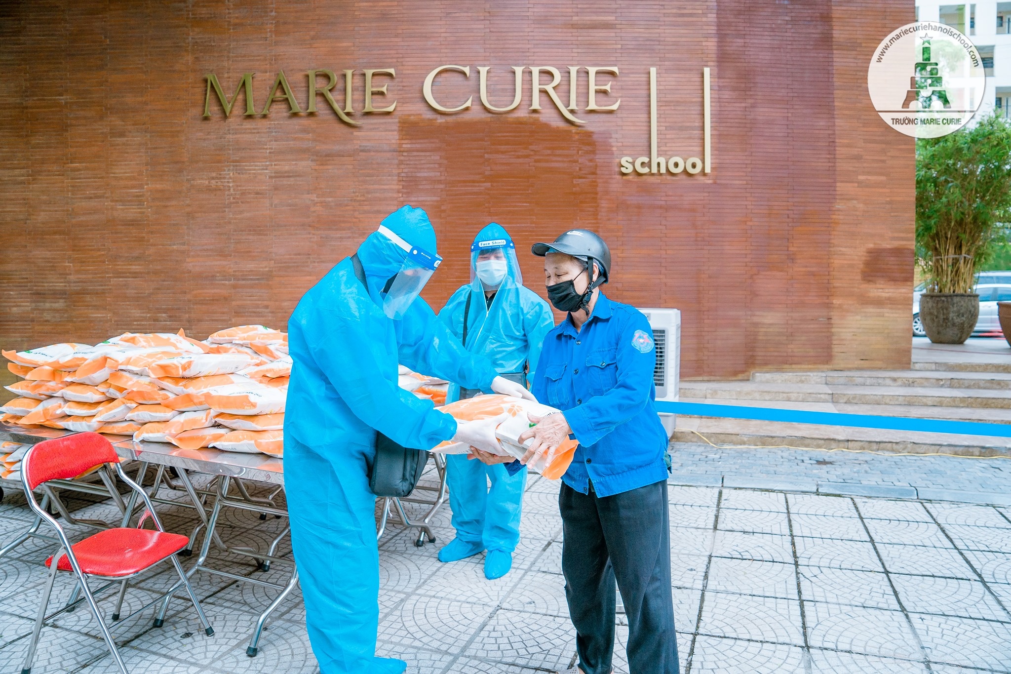 Truong hoc bieu gao nguoi kho khan anh 1