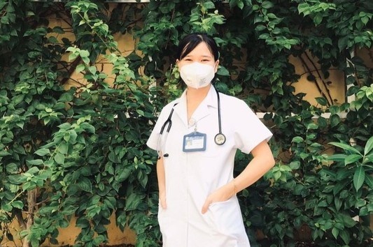 Nu bac si Dai hoc Y Ha Noi len duong vao Binh Duong chong dich hinh anh