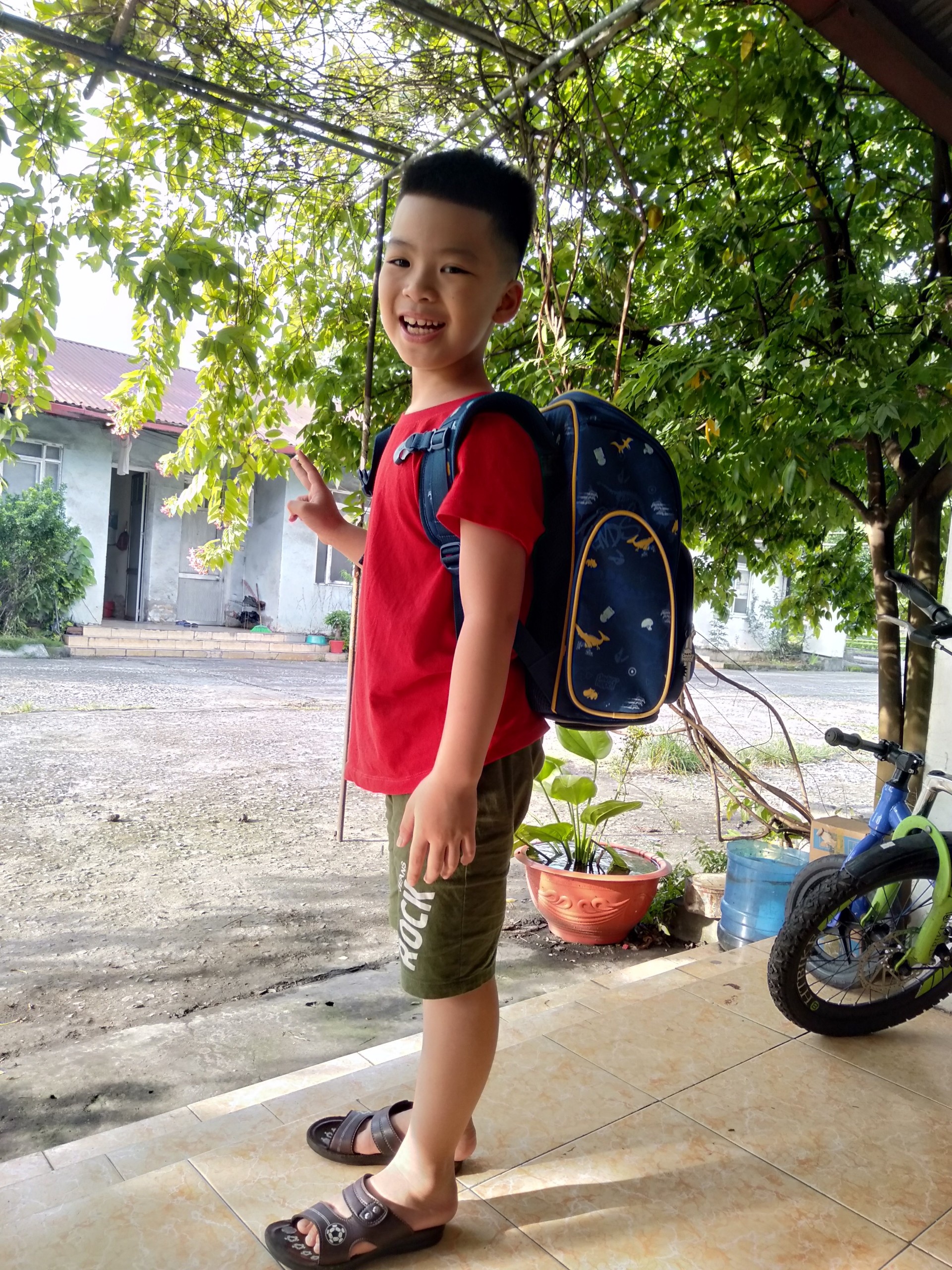 Phu huynh cho con hoc lop 1 o que anh 1